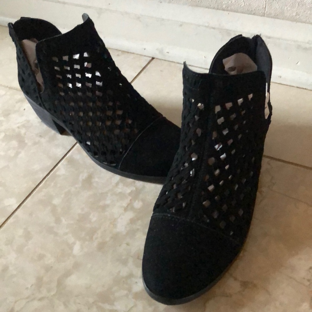 Vince Camuto Phortiena ankle boots